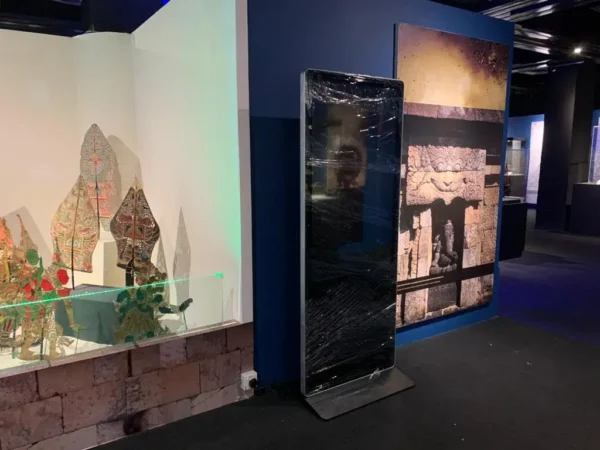 Touchscreen Floor Stand Kiosk for Silverant