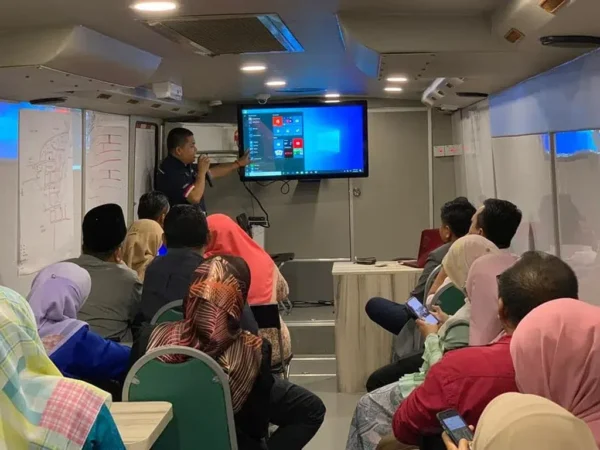 Touchscreen Monitor for Institut Kemajuan Desa (INFRA)