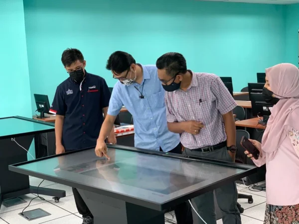 Interactive Smartboard for Universiti Sains Islam Malaysia (USIM)