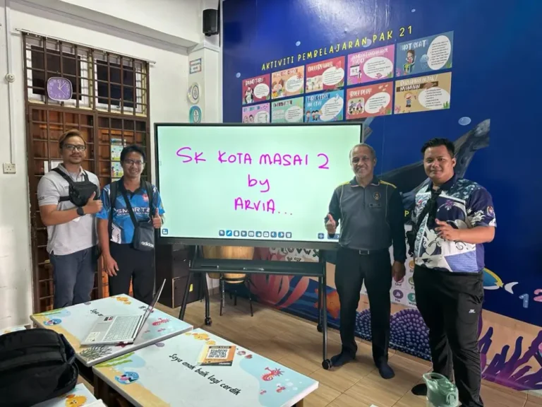 Interactive smartboard arvia israk solution