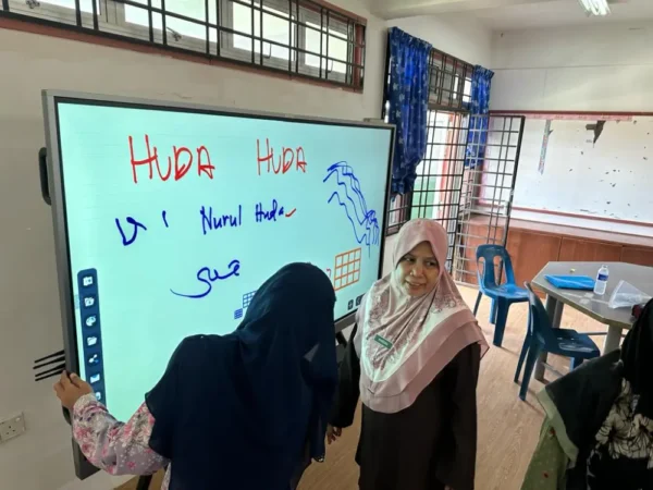 Interactive Smartboard for SMK Semenchu