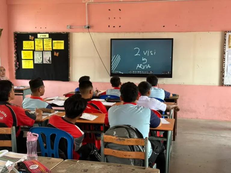 Interactive smartboard arvia israk solution