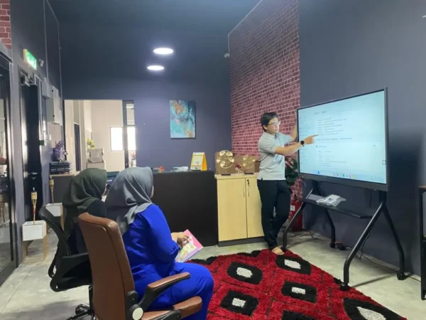 Interactive Smartboard for Kohijrah Z&A Management