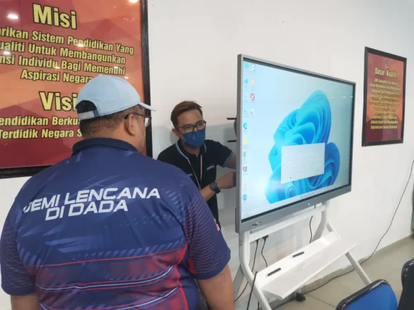 Interactive Smartboard for Sekolah Menengah Kebangsaan Aminuddin Baki, Johor Bharu