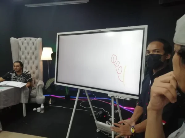 Interactive Smartboard Samsung Flip Chart for EK Circle Sdn Bhd