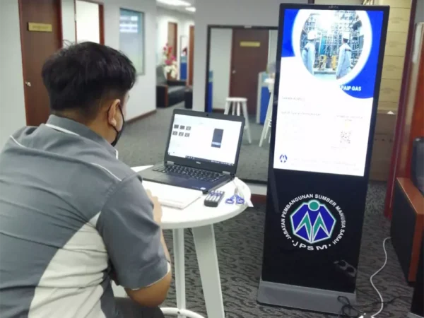 Touchscreen Floor Standing Kiosk for Jabatan Pembangunan Sumber Manusia Negeri Sabah (JPSM) Interactive Kiosk JPSM