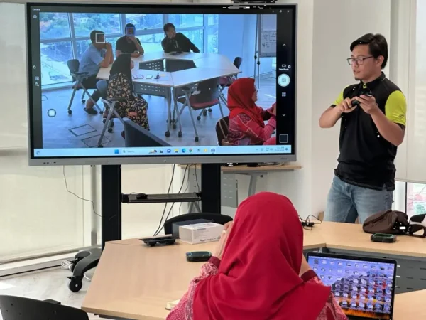 Hybrid Smart Classroom for UTM, KL