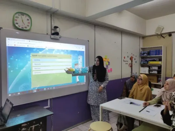 Interactive Whiteboard for Integrated Islamic School