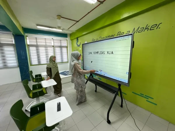 Interactive Smartboard for SMK Kompleks KLIA