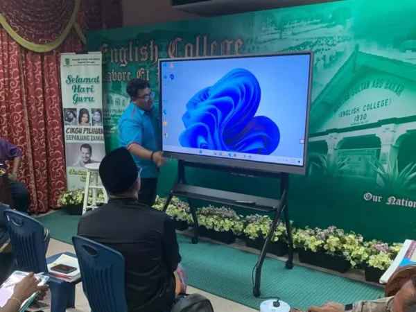 Interactive Smartboard for English Collage