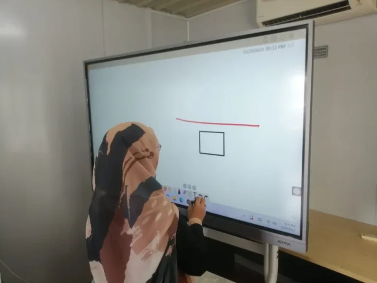interactive smartboard arvia israk solution