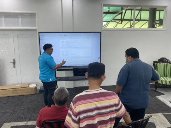 Interactive Smartboard for Masjid Darul Muttaqim