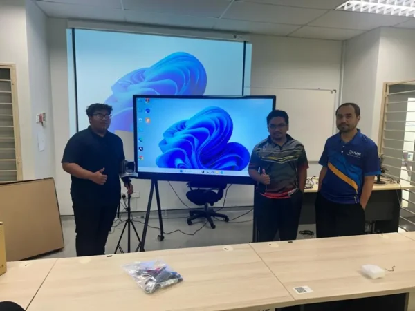Interactive Smartboard & Auto Tracking Camera for UUM