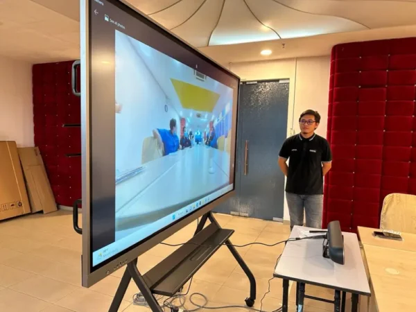 Interactive Smartboard for Mawar Medical Centre