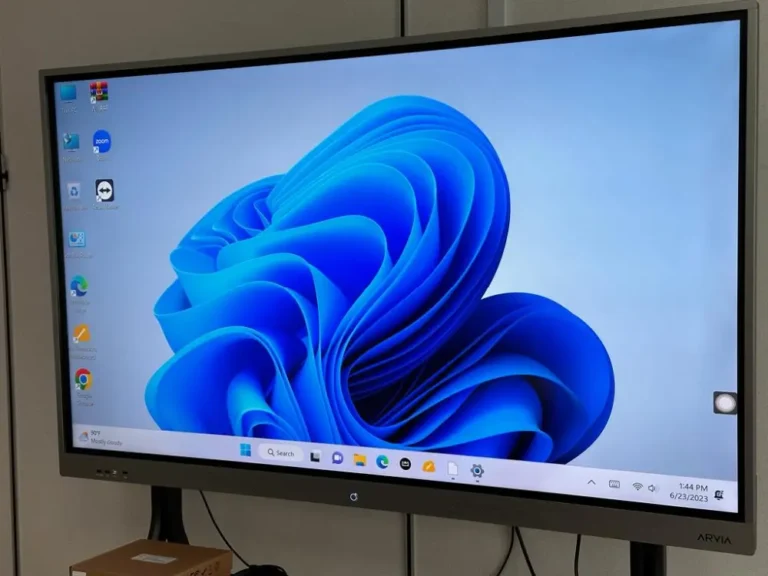 Interactive smartboard arvia israk solution