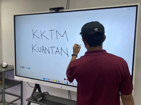Interactive Smartboard for Kolej POLY-TECH Mara Kuantan
