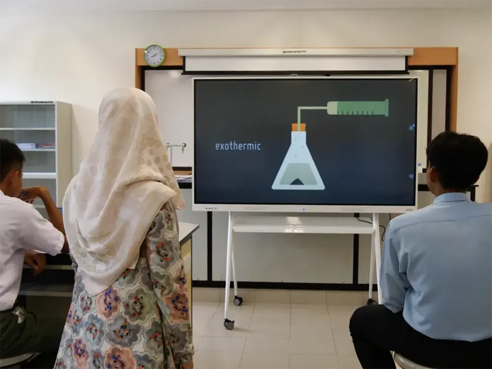 Interactive Smartboard for Sekolah Menengah Kebangsaan Pengkalan Permatang, Selangor