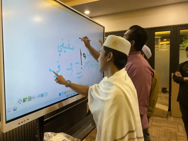 Interactive Smartboard for Murtadha Dakwah Center