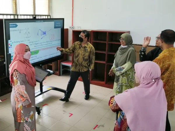 Interactive Smartboard for Sekolah Menengah Sultan Abdul Halim, Kedah
