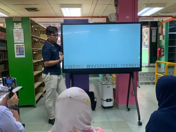 Interactive Smartboard for MRSM TERENDAK