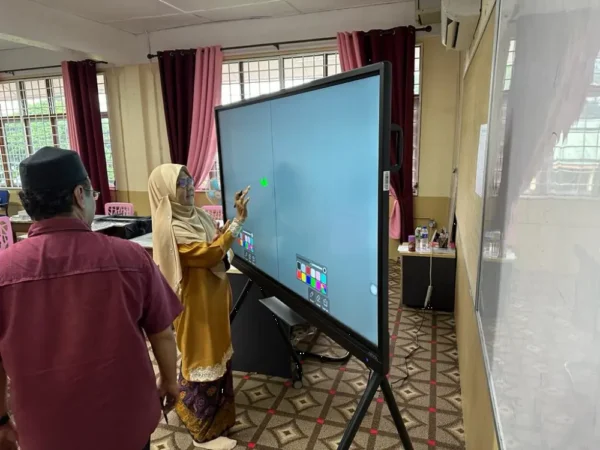 Interactive Smartboard for SMA Tengku Amalin Aishah Putri, Kelantan