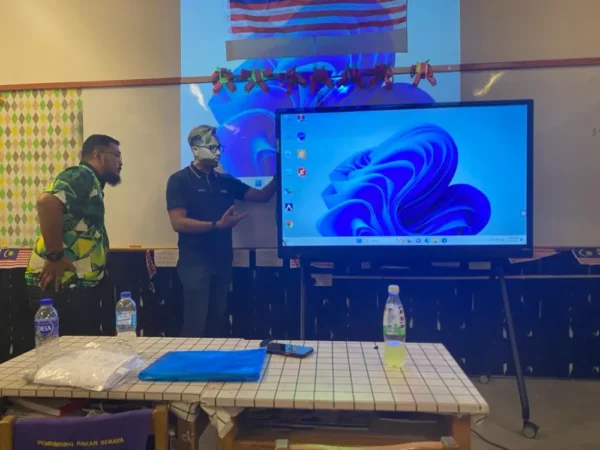 Interactive Smartboard at SRA Tengku Amalin Aishah Putri, Kelantan