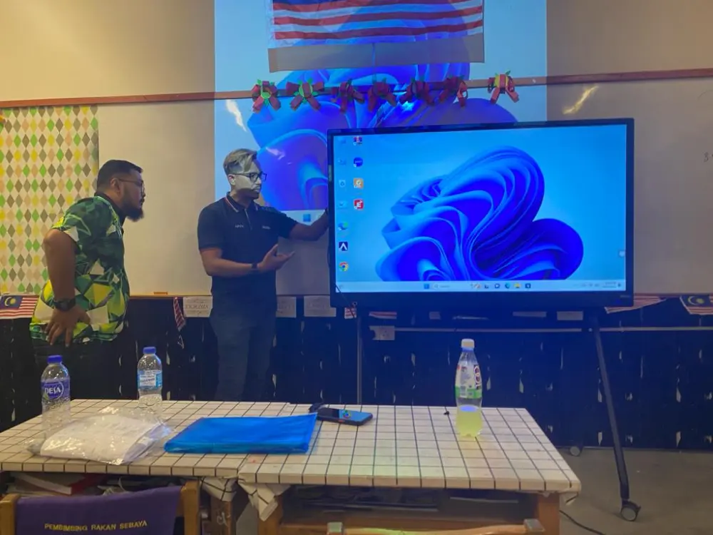 Interactive Smartboard at SRA Tengku Amalin Aishah Putri, Kelantan