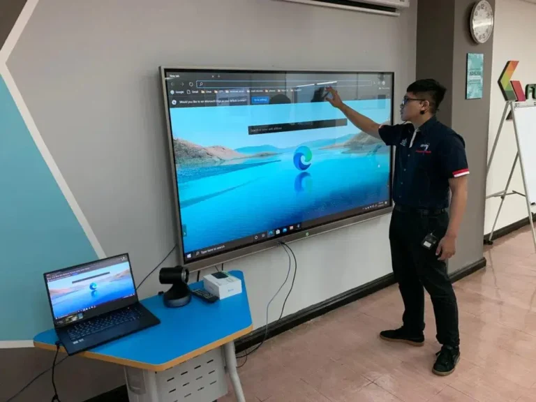 Interactive smartboard arvia israk solution