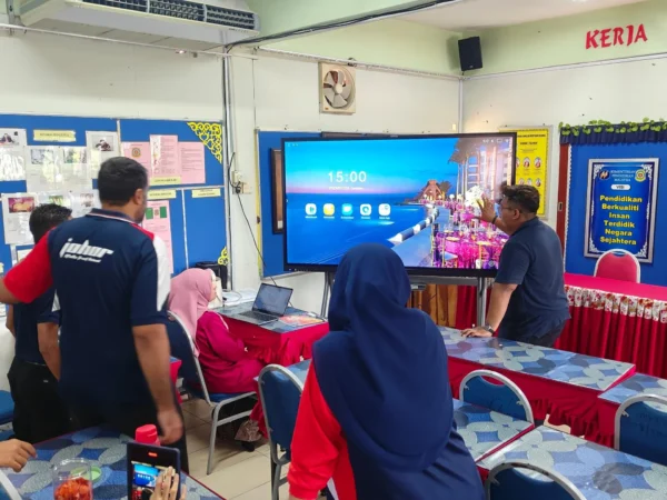 Smartboard Deployment Enhances Digital Learning at SMK Pasir Gudang 2