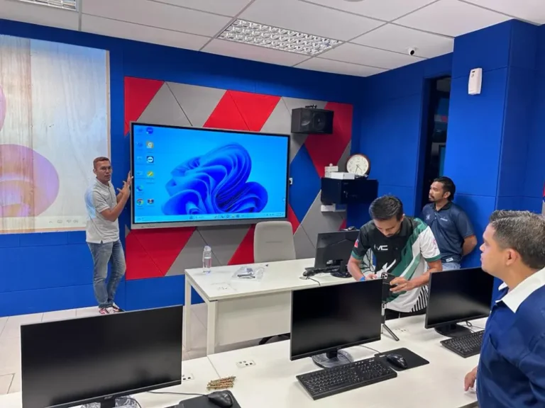 Standing kiosk flr103 microphone das800 cdms training video conferencing arv vc200 kpm seri iskandar arvia solutions israk solutions