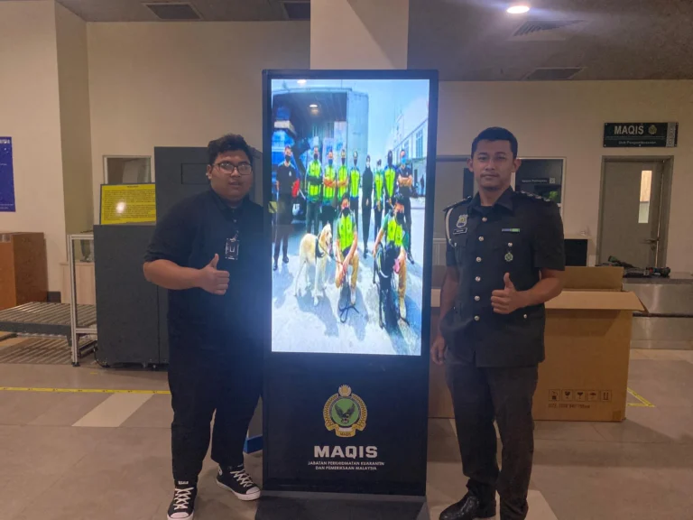 arvia interactive display kiosk maqis airport melaka israk