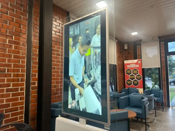 Elevating Customer Engagement: Axiamas Integrates Double-Sided Kiosk by Arvia