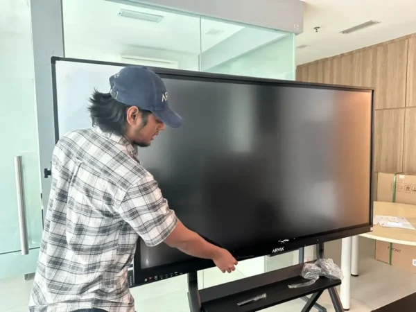 Driving Training Innovation at Dami Strategies with Smartboard Technology