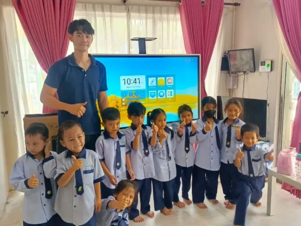 Tadika Mukmin Embraces Smartboard Technology for Enhanced Learning
