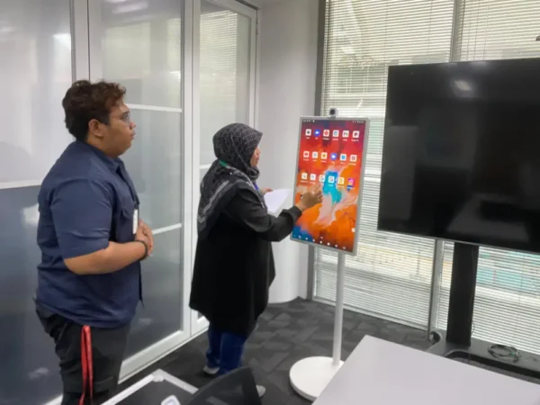 Interactive FlipTouch Display for Pelabuhan Tanjung Pelepas Recruitment