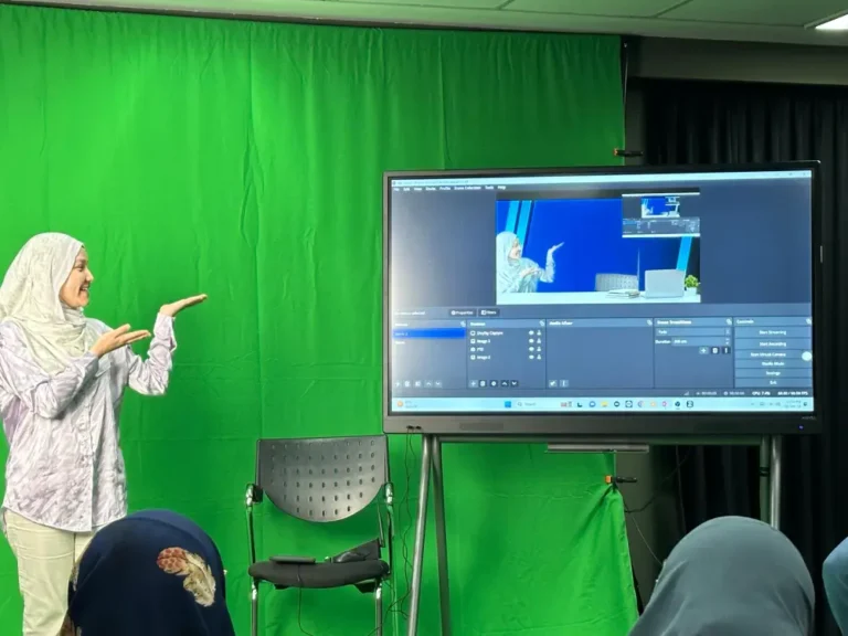 hybrid classroom smartboard prasarana arvia solutions israk solutions
