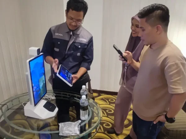 Empowering Digital Communication with Mini Studio Technology