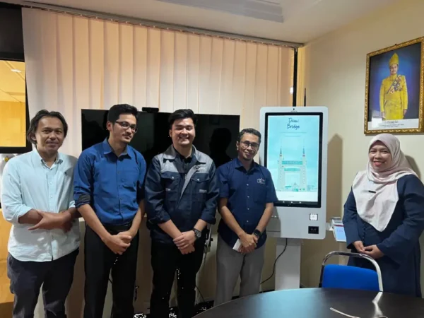 Digital Transformation at SUK Terengganu with Self Service Kiosk 32″