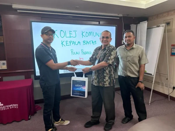 Interactive Smartboard ARV100-75″ at Kolej Komuniti Kepala Batas