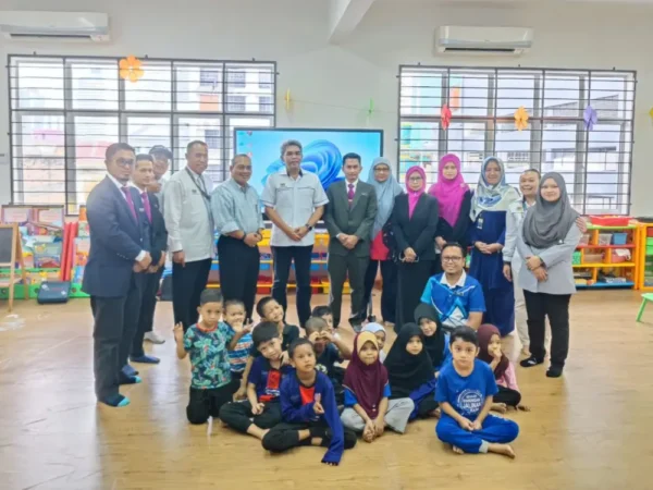 Smartboard Empowerment for YGTHO-Sponsored Schools: Sekolah Bimbingan Jalinan Kasih & SK Berua Hulu Terengganu