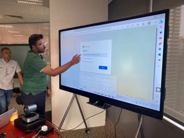 Smartboard ARV100 Powers Petronas PD&T/HSE’s Mobile Command Center