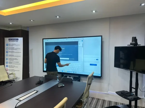 Technofit Boosts Productivity with 98-inch Smartboard Integration