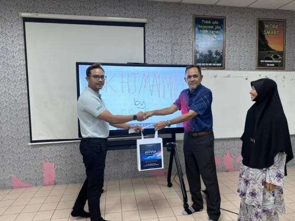 Arvia Interactive Smartboard for SK Haji Mahmud Perak
