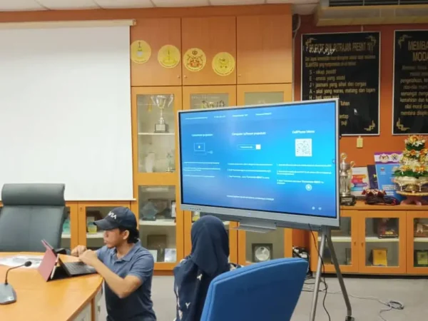 Empowering Education at SMK Putrajaya Presint 11(1) with Smartboard Technology