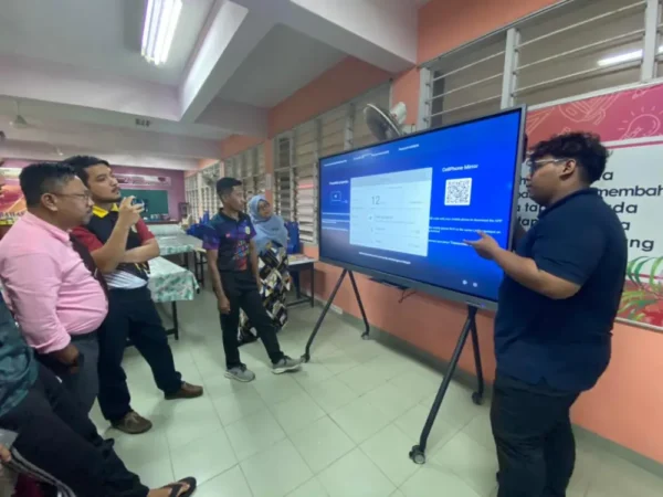 SMK Pasir Gudang 2 Partners with Arvia to Elevate Learning with Interactive Smartboard
