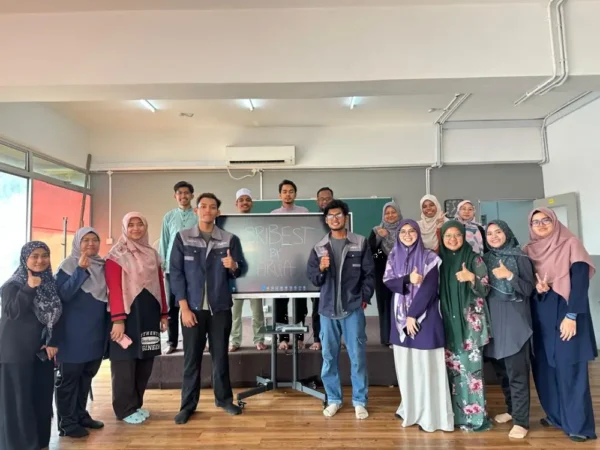 Smartboard Technology Enhances Learning at SRIBEST Prima