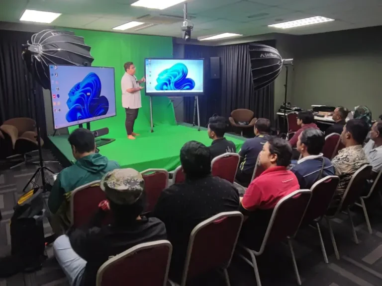 smart classroom smartboard all-in-one camera prasarana arvia solutions israk solutions