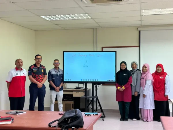 CSR Initiative Brings Smartboard Technology to SMK Pengerang Utama
