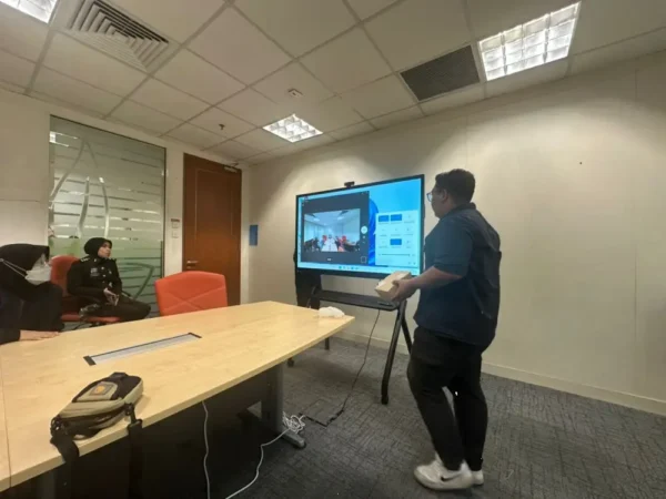 Modernizing Communication at MAQIS HQ with Smartboard Technology