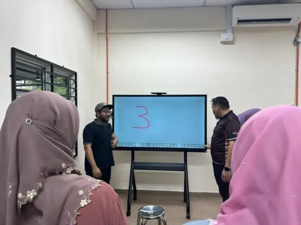 Empowering Education with Smartboard Technology at SMK Kg Jawa